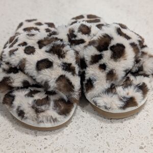 Leopard Print Fuzzy Slippers